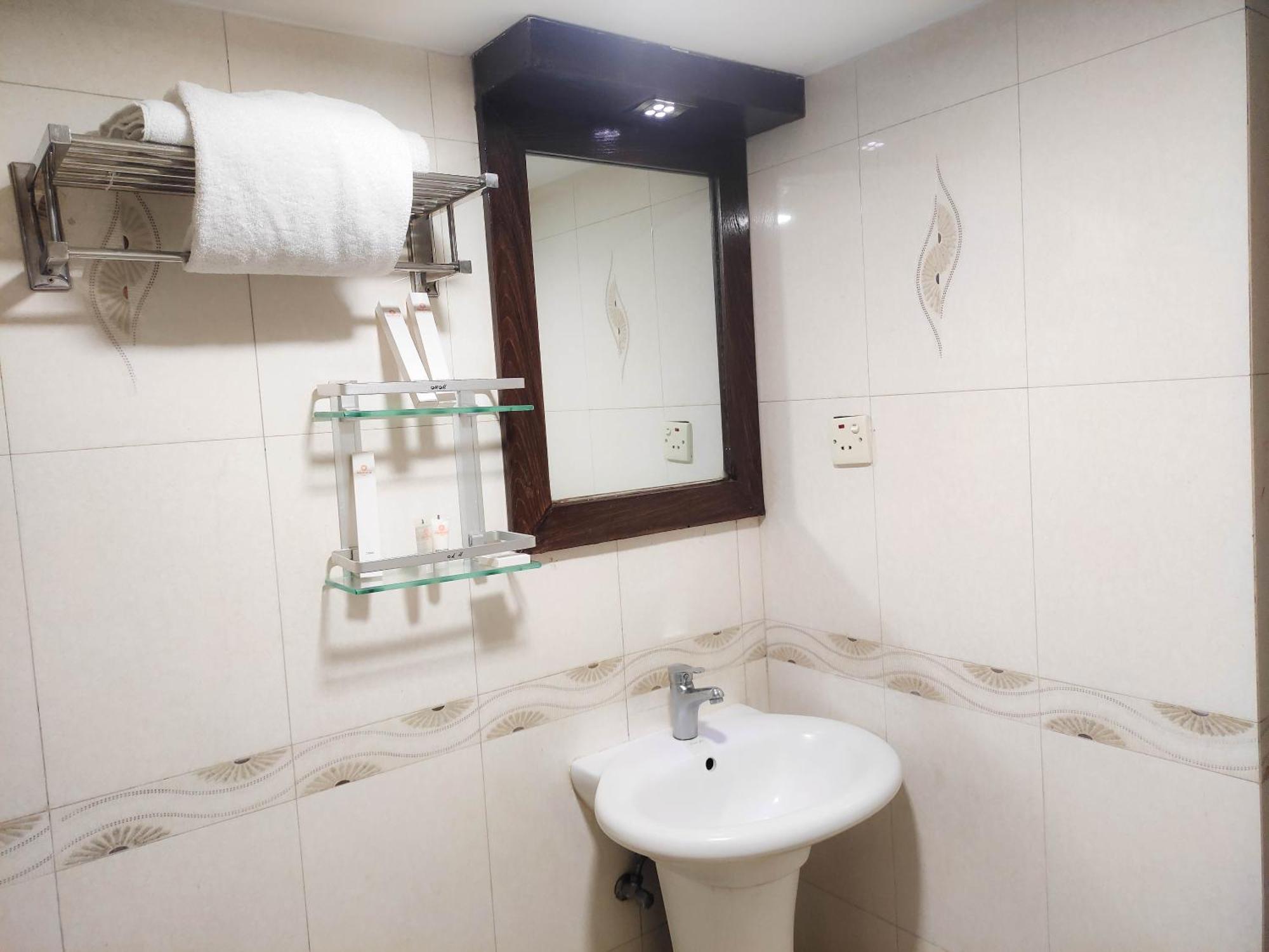 Hotel Air Inn Dhaka - Airport View Екстериор снимка